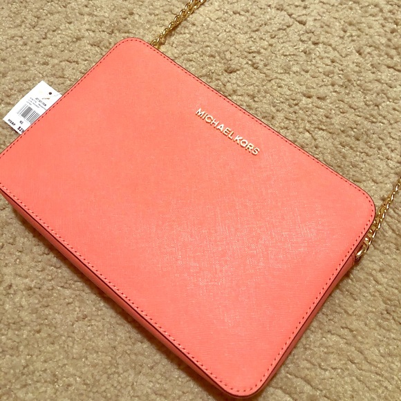 MICHAEL Michael Kors Handbags - NWT MICHAEL KORS Jet Set Crossbody Leather Bag